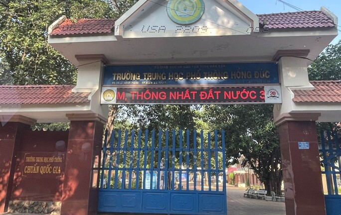 Đang đi học về, một học sinh lớp 10 bị đâm trọng thương