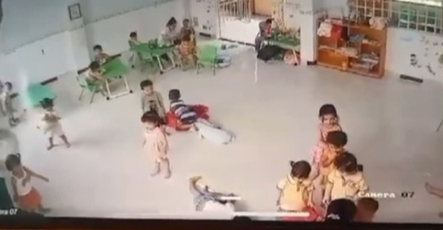 Cô giáo mầm non tát bé trai 2 tuổi 31 cái trong bữa ăn