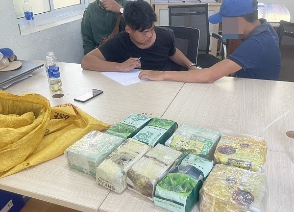 Công an Đà Nẵng chặn xe trước hầm Mũi Trâu, bắt trùm ma túy Trà Văn Công