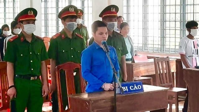 Dùng xà beng đánh chết cha, con trai lĩnh án 18 năm tù