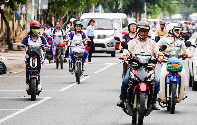 Năm 2023, đi xe máy cần mang theo những giấy tờ gì?