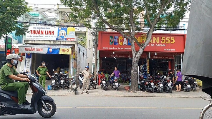 TP.HCM: Kinh hãi phát hiện thi thể nữ giới trong túi xách tại khu đất trống