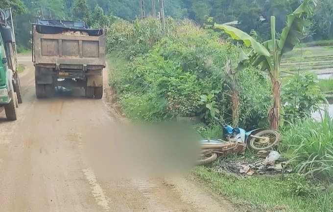 Xe tải va chạm xe máy, 2 mẹ con tử vong tại chỗ