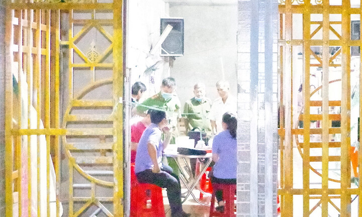 Thanh niên 19 tuổi bàng hoàng phát hiện thi thể mẹ dưới kênh, cha treo cổ chết ở bờ sông