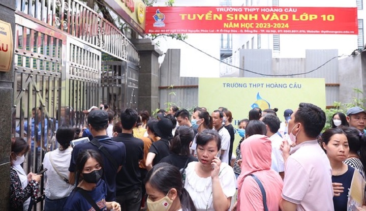 Phụ huynh Hà Nội trắng đêm