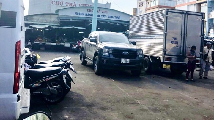 Cách chức Phó Giám đốc Trung tâm Văn hóa vì hành vi ném chất bẩn
