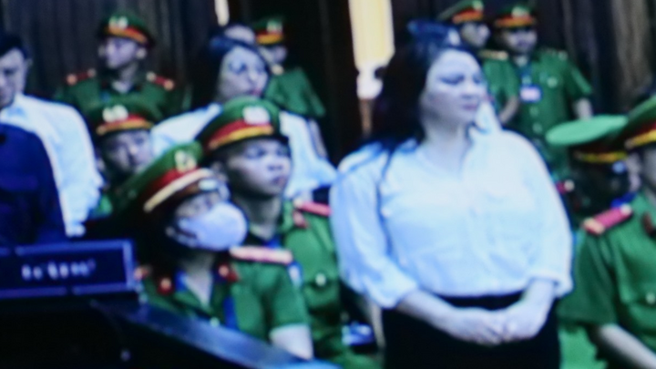 Luật sư của Đàm Vĩnh Hưng đề nghị hoãn phiên xét xử Nguyễn Phương Hằng, HĐXX không đồng ý