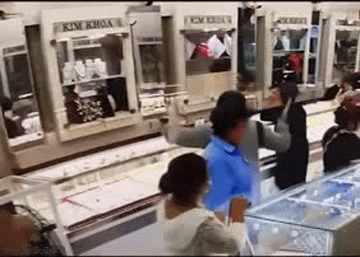 Truy bắt đôi nam nữ nghi dùng súng, búa cướp tiệm vàng ở Khánh Hòa