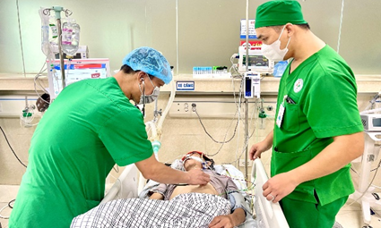 Hôn mê sâu, nguy kịch sau 7 ngày chỉ uống rượu, không ăn