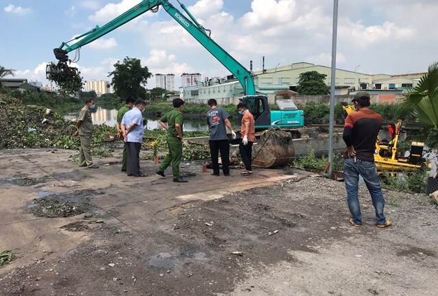 Kinh hãi phát hiện thi thể người đàn ông trong bãi rác