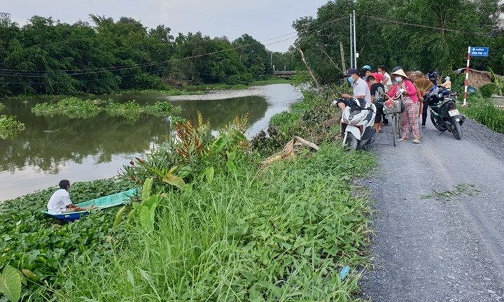 Đi câu cá, kinh hãi phát hiện thi thể dưới sông: 2 tay nạn nhân nhiều hình xăm