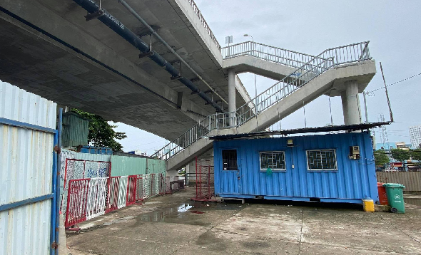 Vụ người đàn ông nhảy xuống kênh Tẻ khi đang trò chuyện: Nhân chứng nói gì?