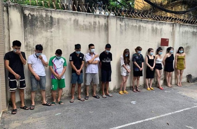Tin tức pháp luật ngày 18/6: Đột kích karaoke Golf Family, phát hiện 42 người đang 