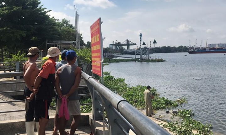 Kinh hãi phát hiện thi thể thanh niên tại bờ sông: Trên người nhiều hình xăm 