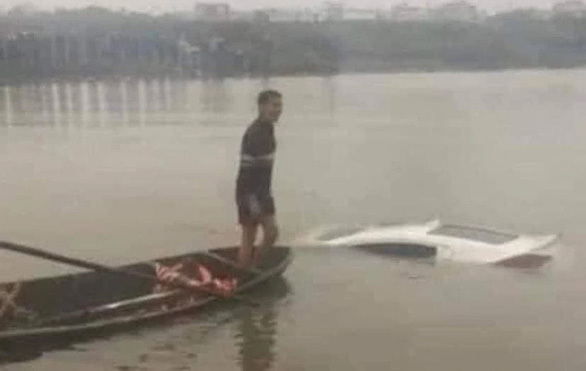 Vụ thi thể người đàn ông trong ô tô dưới sông: Công an tỉnh Thái Bình nói gì?