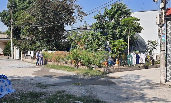 Phá cửa vào nhà, mẹ kinh hãi phát hiện vợ chồng con trai thương vong