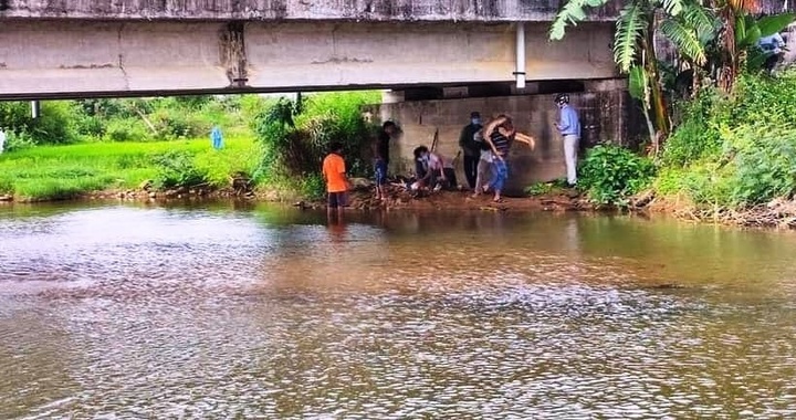 Vụ vớt dép, 2 học sinh trượt chân ngã xuống sông mất tích: Tìm thấy thi thể