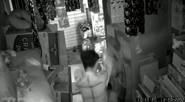 Ớn lạnh clip gã đàn ông chém gục người tình rồi treo cổ tự tử: Nhân chứng nói gì?