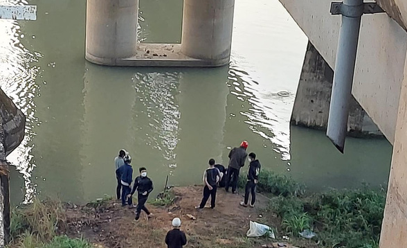 Thi thể cô gái trôi dạt vào bờ sông Sêrêpốk sau 2 ngày mất liên lạc