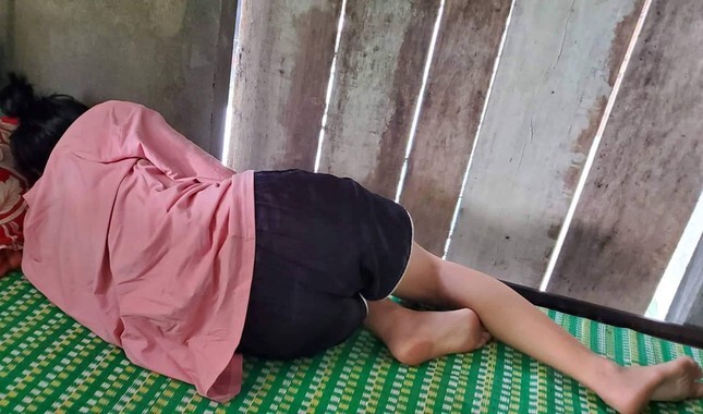 Diễn biến mới vụ nữ sinh lớp 10 bị bạn đánh chảy máu đầu, ngất lịm