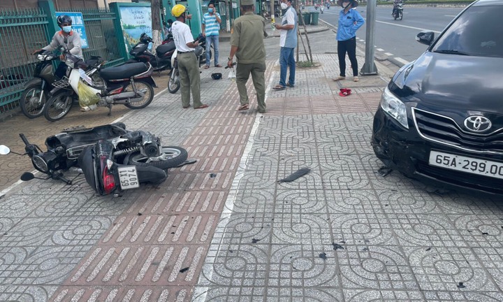 Trưởng công an phường lái ô tô truy đuổi cướp trên phố như phim hành động