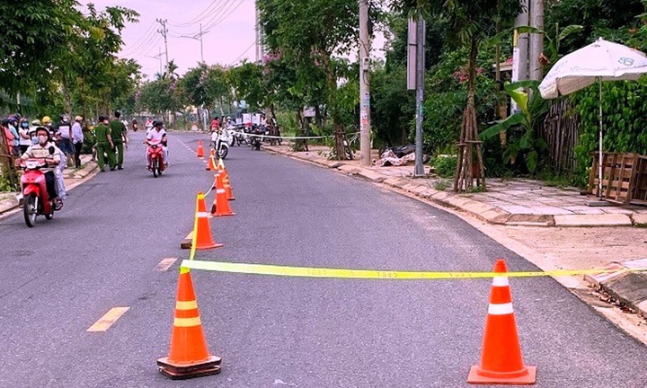 Tông xe vào cột điện, đôi nam nữ quốc tịch Anh tử vong