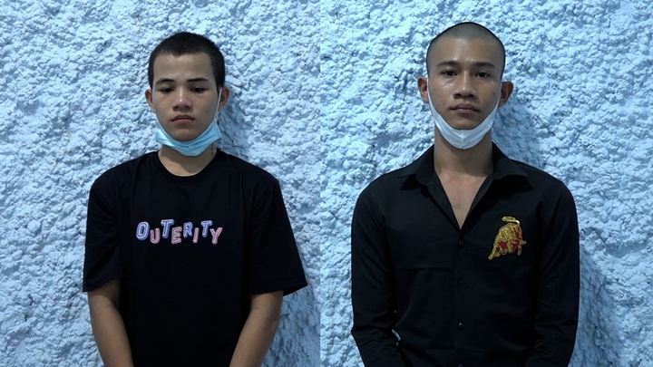 Xin chụp ảnh chung không được, gã trai cướp luôn điện thoại của 2 bé gái