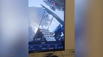 Vụ ông chủ chạy bộ đuổi theo 2 thanh niên đi xe máy trộm vé số: Camera ghi hình ảnh gì?