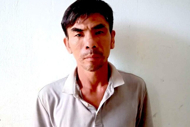 Chân dung gã chồng hung hãn tưới xăng đốt vợ trong quán ăn