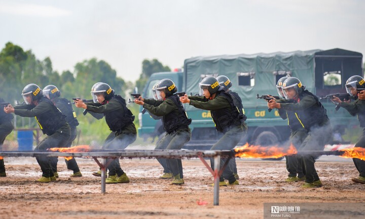 Nghiên cứu trang bị máy bay không người lái, khinh khí cầu cho Cảnh sát cơ động