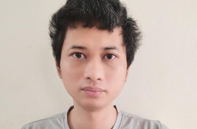 Đang chơi điện tử ngoài sân, 3 cháu nhỏ bất ngờ bị thanh niên 30 tuổi cầm dao đâm