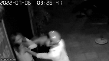 Vụ cô gái 18 tuổi bị đánh tới tấp, cướp điện thoại: Camera ghi hình ảnh gì?