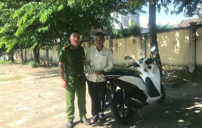 Mua SH tặng con gái, ông bố có