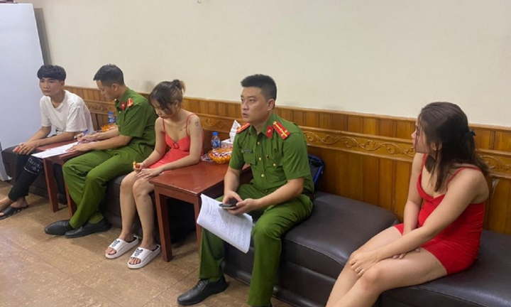 Tin tức pháp luật mới nhất ngày 16/7: Nữ nhân viên massage khỏa thân kích dục cho khách