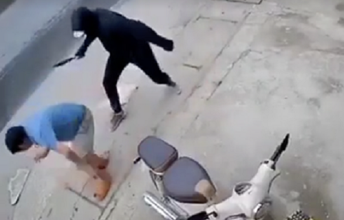 Tin tức pháp luật mới nhất ngày 17/7: Đang đi bộ, người đàn ông bị chém đứt lìa chân