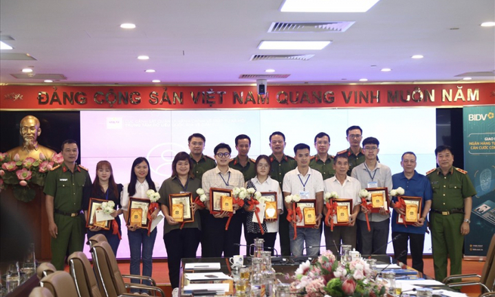 Sử dụng định danh điện tử, công dân được lợi gì?