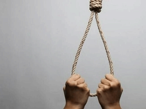 Phát hiện người đàn ông chết trong tư thế treo cổ ở căn nhà mặt phố