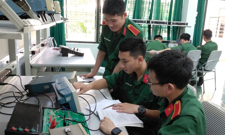 Hướng dẫn thí sinh đăng ký xét tuyển vào các học viện, trường quân đội năm 2022