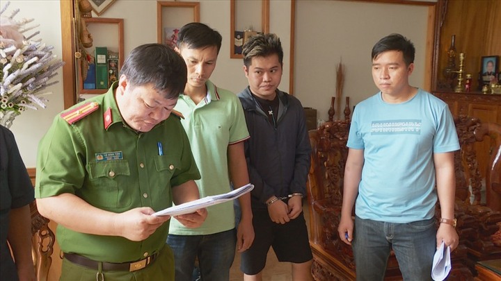 Tin tức pháp luật mới nhất ngày 18/8: Bắt thanh niên ép bé gái