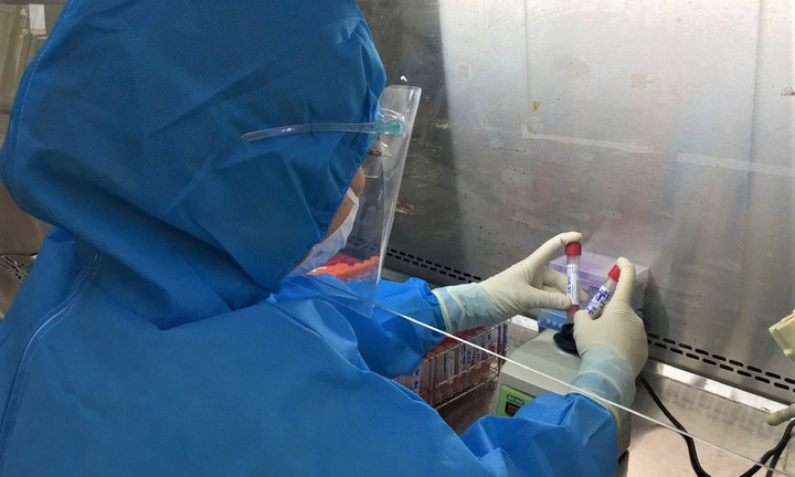 Thêm 2.704 ca COVID-19 mới, 1 F0 tại Hà Nội tử vong