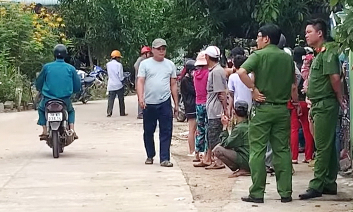 Kinh hoàng vụ vợ chết trong phòng ngủ, chồng thoi thóp với vết cắt trên cổ