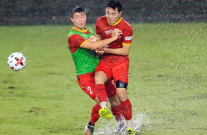 Lương Xuân Trường chấn thương sau va chạm với Đỗ Duy Mạnh trên sân tập