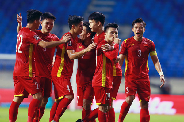Vòng loại World Cup 2022: Tạm quên những màn chặt chém, Việt Nam chờ nhận vé sớm từ Indonesia