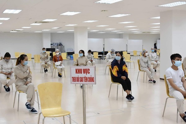 Người dương tính có biểu hiện nhẹ: Phải chăng vi-rút đã không còn nguy hiểm?