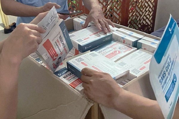 Thu giữ 3.000 bộ kit test nhanh COVID-19 không rõ nguồn gốc ở Hà Nội