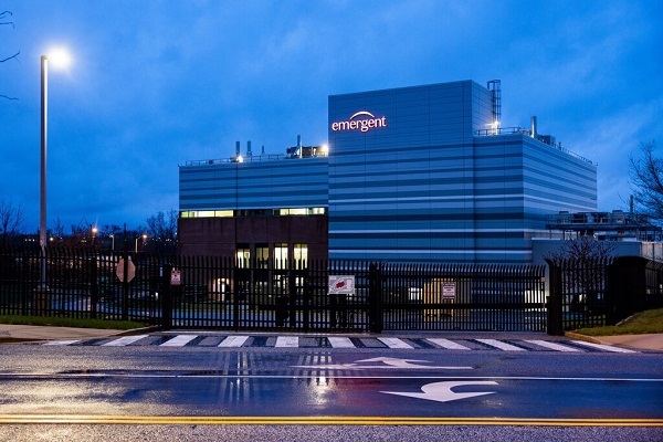 Nhà máy từng làm hỏng 15 triệu liều vaccine ngừa COVID-19 được tiếp tục sản xuất