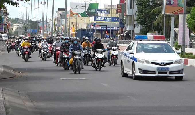 Bình Thuận đề nghị Đồng Nai tạm dừng hỗ trợ đưa cả nghìn người về quê