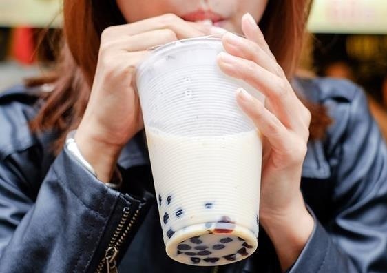 Cô gái 29 tuổi phải nhập viện chăm sóc tích cực vì trà sữa