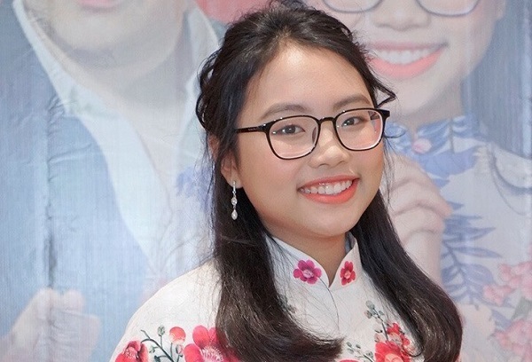 Phương Mỹ Chi thông báo 5 người trong gia đình dương tính SARS-CoV-2