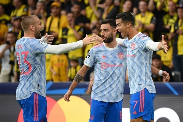 Ronaldo tiếp tục nổ súng, MU vẫn thua sốc trước đội bóng 